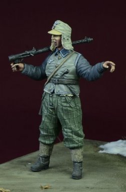 1/35 WWII Luftwaffe Mechanic Supervisor, Winter 1942-45