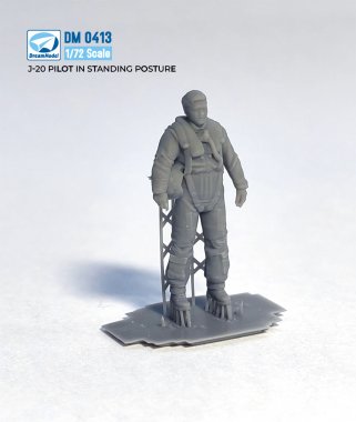 1/72 J-20 Pilot in Standing Posture