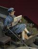 1/35 WWII British WAAF Girl Reading a Newspaper