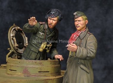 1/35 WWII German DAK AFV Commander Set (2 Figures)