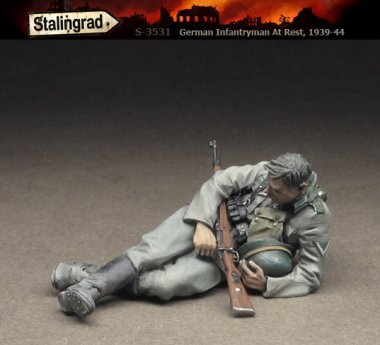 1/35 German Infantryman At Rest #1, 1939-44