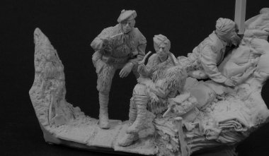 1/32 WWI Allied Trench "3 Figures w/Heads, Accessories, Base"