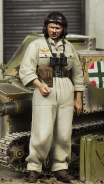 1/35 WWII Hungarian SPG Officer