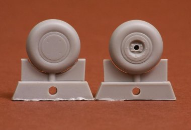 1/48 P-40 Wheel Set (Plain 30) for P-40 B~M