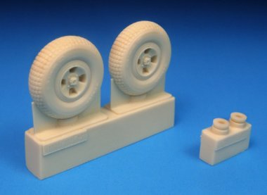 1/32 Spitfire Four Slot Block Tread Main Wheels