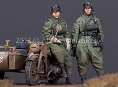 1/35 WWII German Motorcyclist Set (2 Figures)