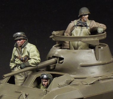 1/35 WWII US M8 Greyhound Crews (3 Figures)