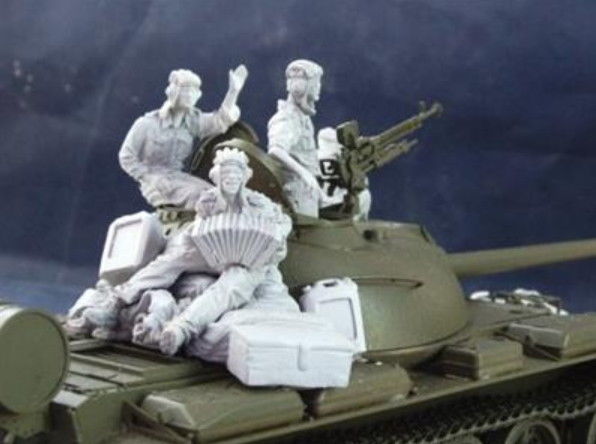 1/35 African T-55 Tank Crew with Accessories - Click Image to Close