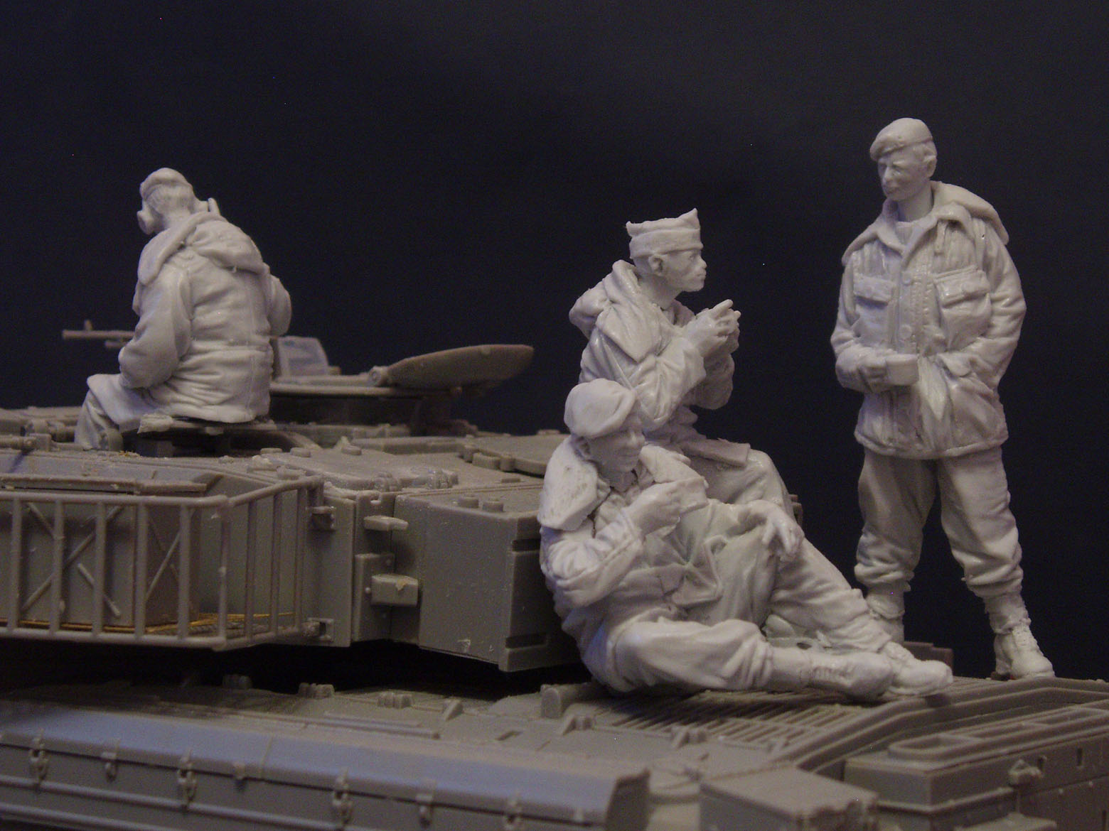 1/35 British Cheiftain Tank Crew - Click Image to Close