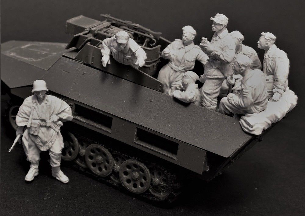 1/35 German Half-Track Crew - Click Image to Close