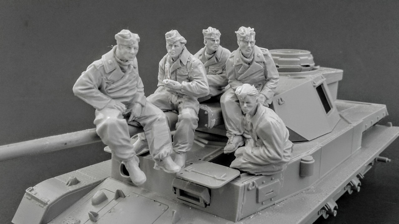 1/35 WWII German Panzer Crew at Rest - Click Image to Close