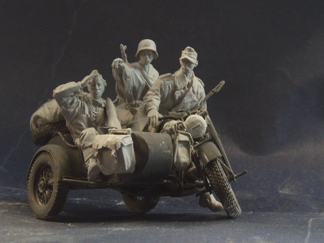 1/24 German Zundapp Riders and Stowage Set - Click Image to Close