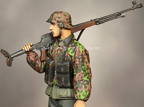 1/16 WWII German Infantry with PzB 39 - Click Image to Close