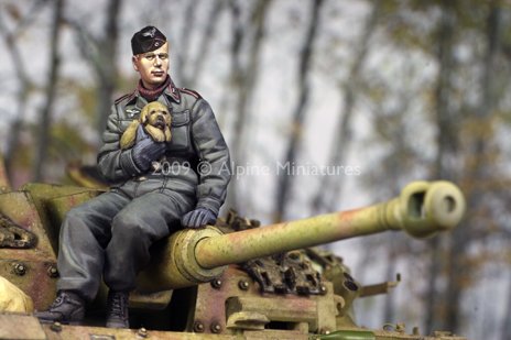 1/35 German Panzer Crew with Puppy - Click Image to Close