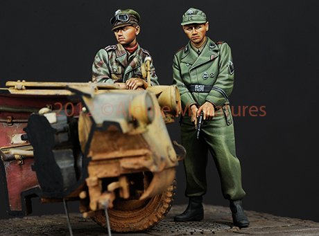 1/35 WWII German WSS AFV Crew Set (2 Figures) - Click Image to Close