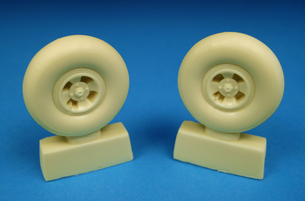 1/32 Spitfire 4-Slot Main Wheels - Click Image to Close