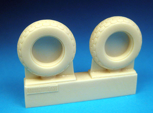 1/32 P-51 Mustang Octagonal Tread Tires - Click Image to Close