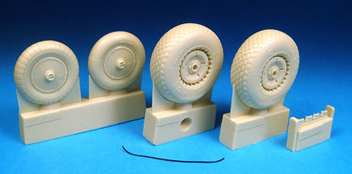 1/32 Me262 Main, Plain Hub Nose Wheels - Click Image to Close