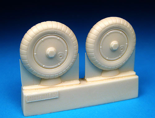 1/32 Bf109G Wheels, Plain Hub, Ribbed Tire - Click Image to Close