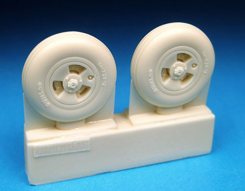 1/32 Spitfire 3 Slot Wheels, Circumferential Tread - Click Image to Close