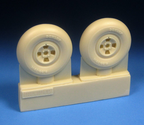 1/32 Hawker Hurricane 4-Slot Main Wheels - Click Image to Close