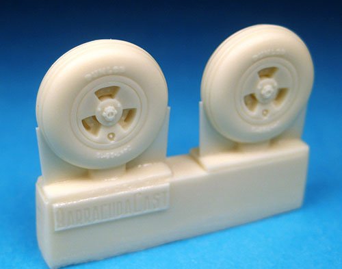 1/48 Spitfire 3 Slot Wheels - Circumferential Tread - Click Image to Close