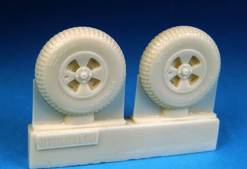 1/48 British 4-Slot 32" Main Wheels - Block Tread - Click Image to Close