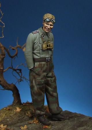 1/35 WWII German Panzer NCO - Click Image to Close