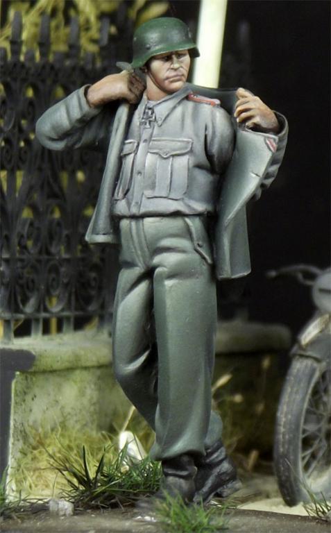 1/35 WWII German SS SPG Officer - Click Image to Close