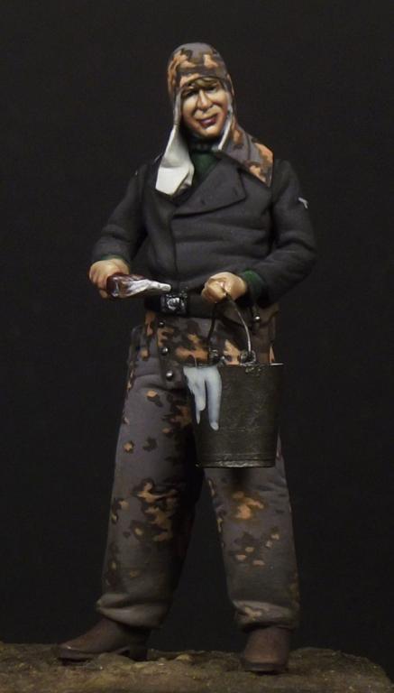 1/35 WWII German SS Panzer Crewman - Click Image to Close