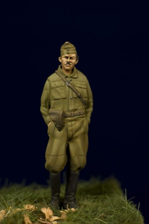 1/35 WWII Hungarian AFV Crewman - Click Image to Close