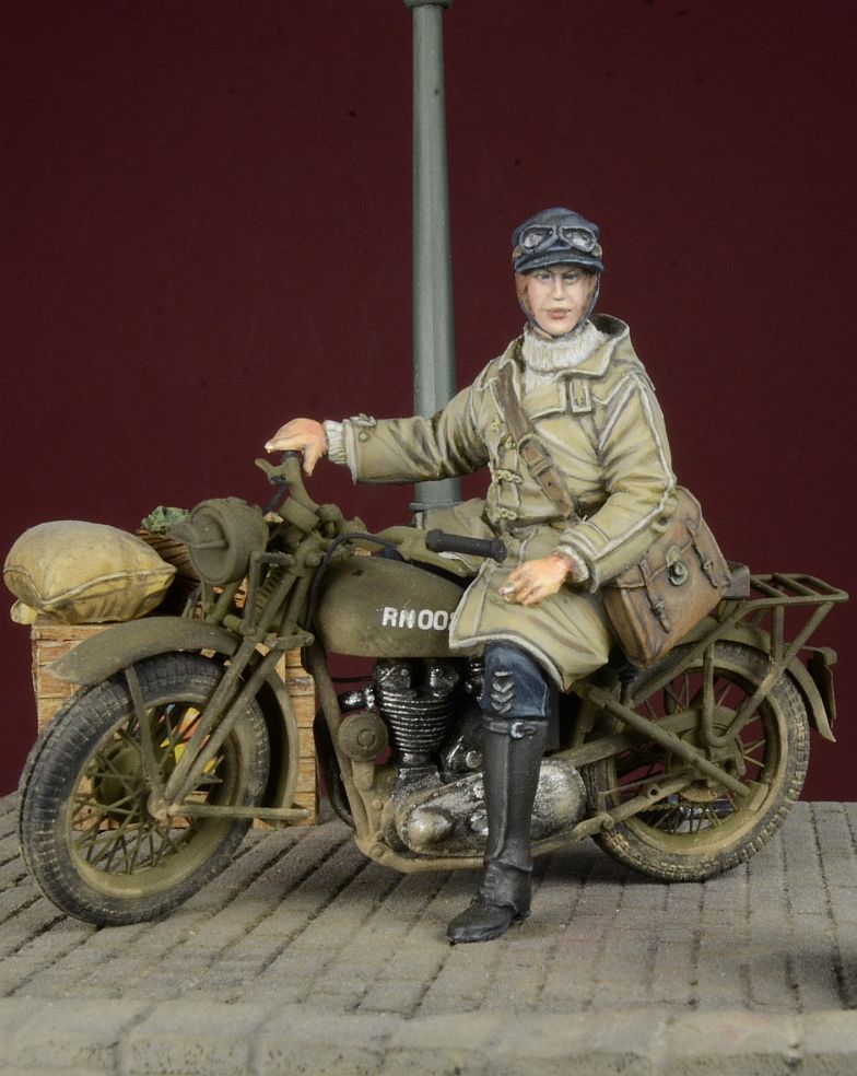 1/35 WRNS Despatch Rider 1939-45 - Click Image to Close