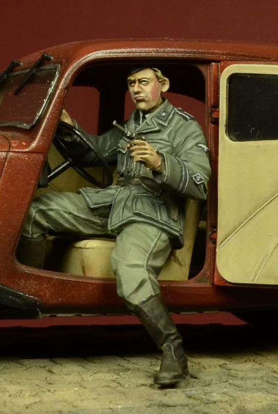 1/35 German SD (Sicherheitsdienst) Driver for Citroen 11CV - Click Image to Close