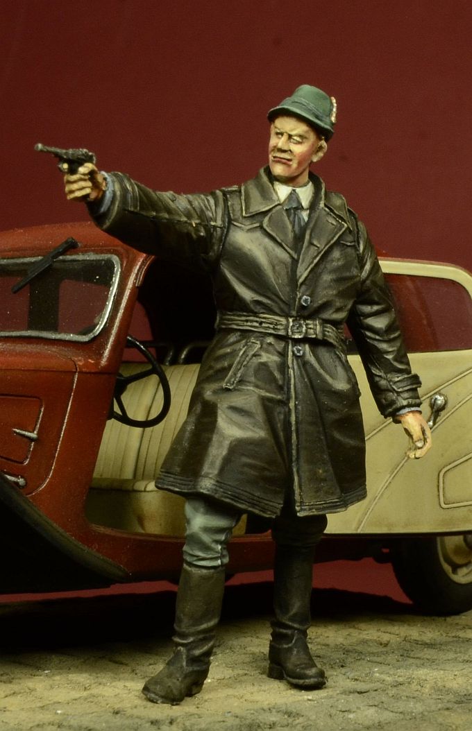 1/35 German SD Officer, Wearing Civilian Clothes - Click Image to Close