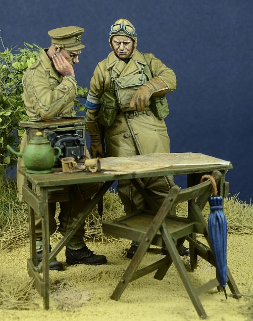 1/35 WWII BEF Officer & Dispatch Rider w/BEF HQ Accessories - Click Image to Close