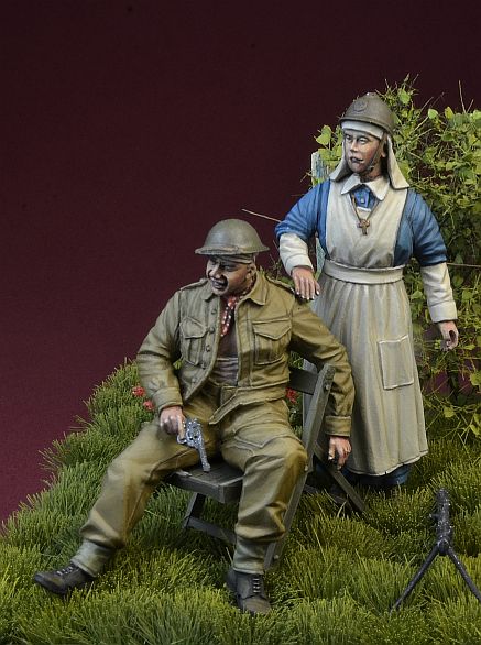 1/35 WWII Belgian Nurse and Wounded BEF Soldier - Click Image to Close