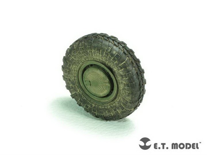 1/35 Russian BTR-70 APC Weighted Wheels Type.1 (8 pcs) - Click Image to Close