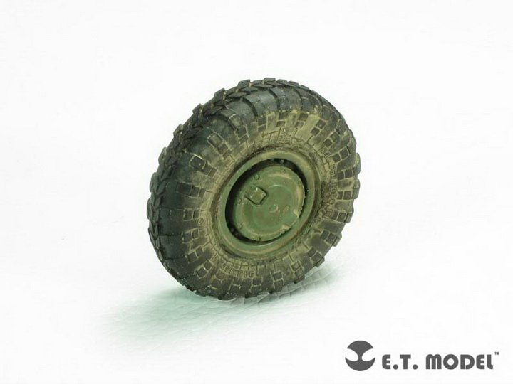 1/35 Russian BTR-70 APC Weighted Wheels Type.2 (8 pcs) - Click Image to Close