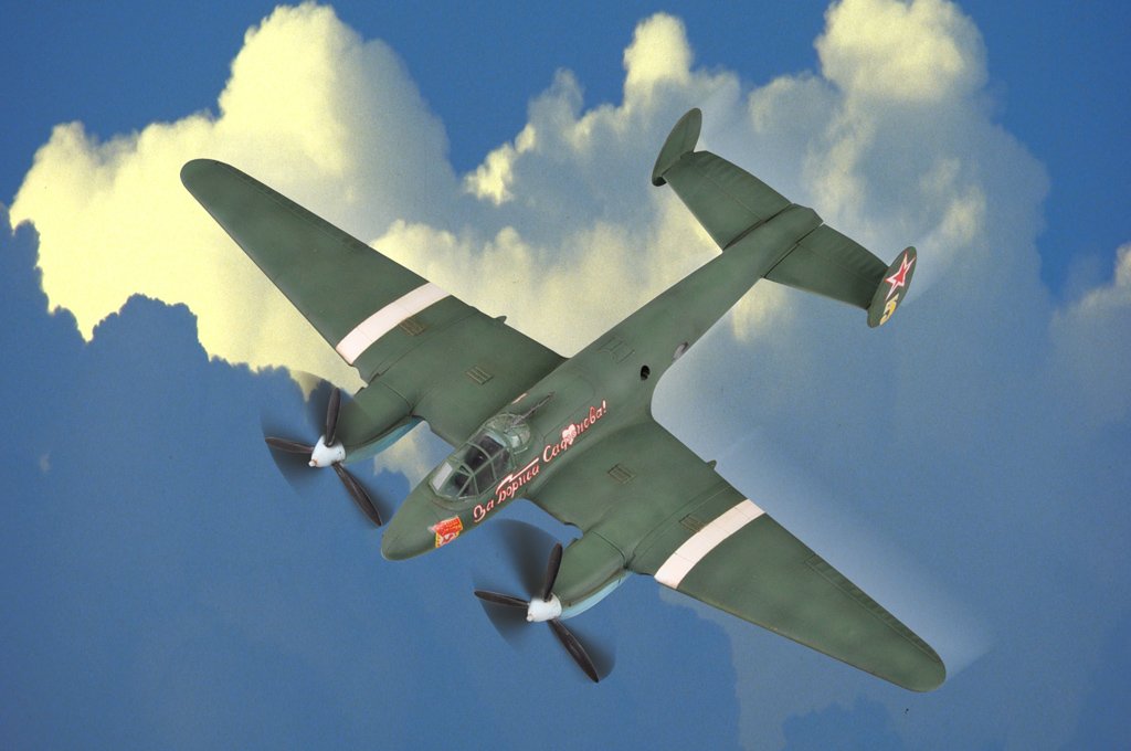 1/72 Soviet PE-2 Bomber - Click Image to Close