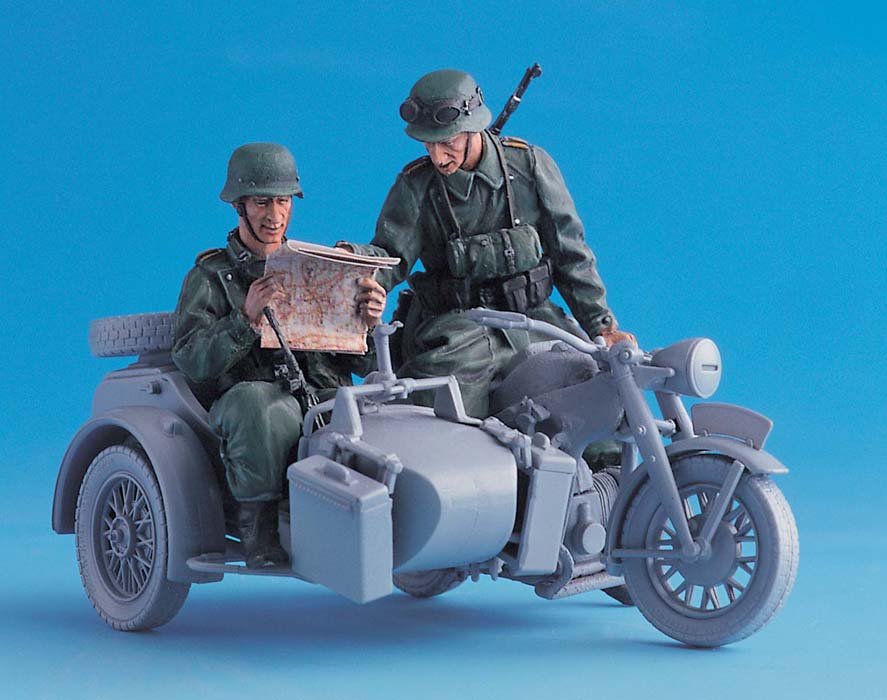 1/35 German Sidecar Team - Click Image to Close