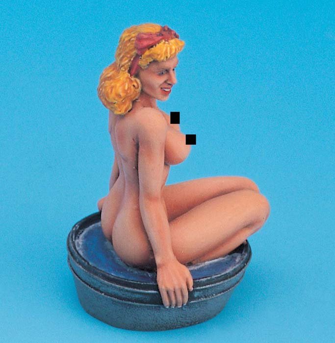 1/35 Bathing Girl - Click Image to Close