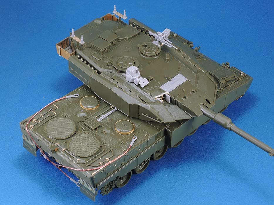 1/35 Leopard 2A4M CAN Detailing Set for Hobby Boss - Click Image to Close