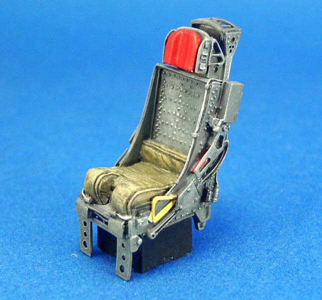 1/32 F-105 Seats Set without Seat Belt (2ea) - Click Image to Close