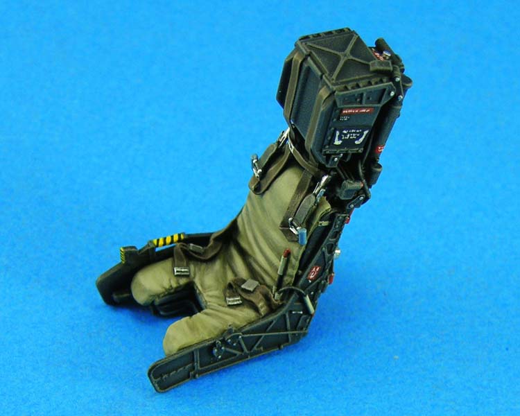 1/32 SJU-17 Seat Set with Seat Belt, (2ea) for F/A-18 - Click Image to Close