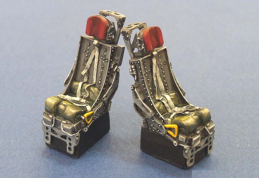 1/48 F-105 Seats Set w/Belt (2ea) - Click Image to Close