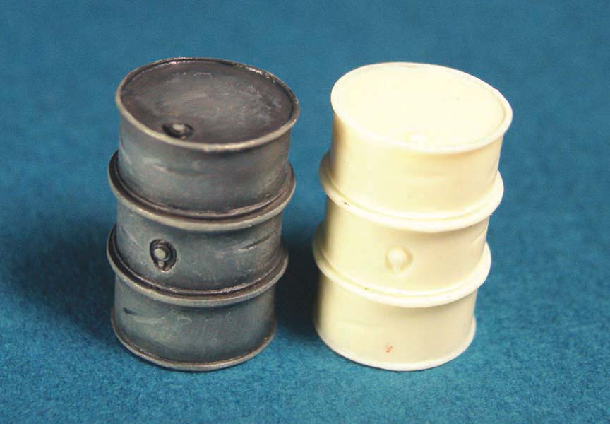 1/48 WWII German Fuel Drum Set - Click Image to Close