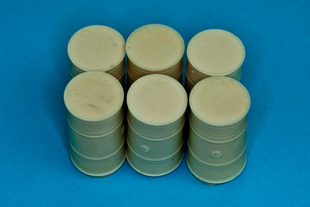 1/35 200L Barrels (6 pcs) - Click Image to Close