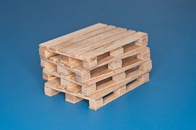 1/35 Natural Wood Pallets (4 pcs, Self Assembly Kit) - Click Image to Close