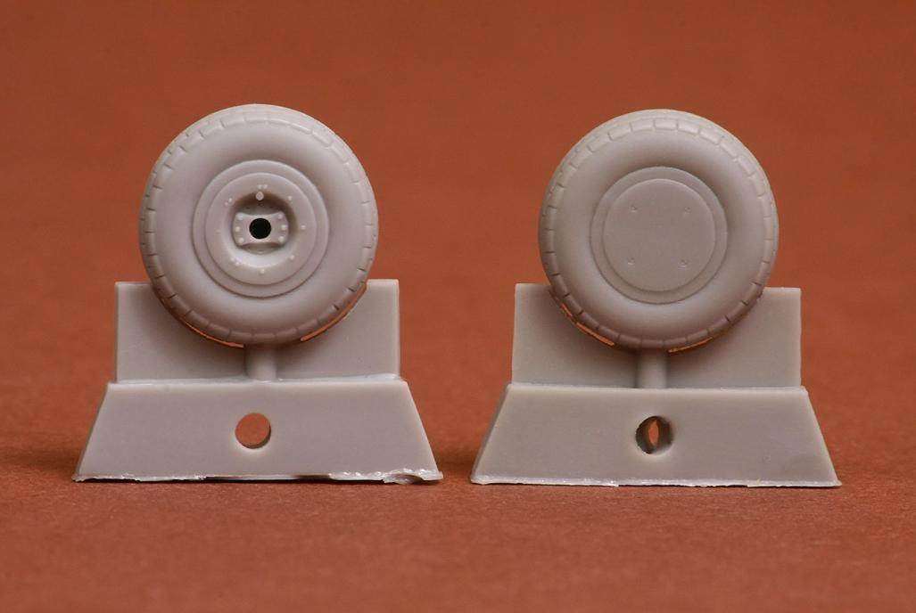 1/48 P-40 Wheel Set (Block Tread 30) for P-40 B~M - Click Image to Close