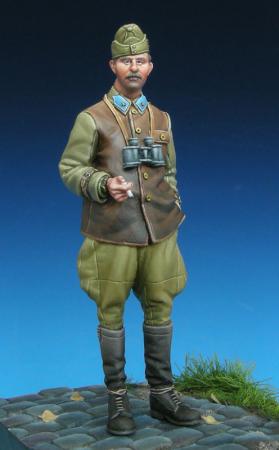 1/35 WWII Hungarian Panzer Officer - Click Image to Close